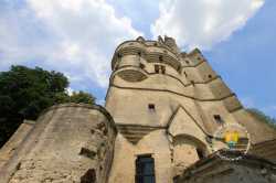 Donjon De Septmonts Vue Au Pied Donjon Donjon De Septmonts Vue Au Pied Donjon