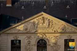 Fronton Pediment