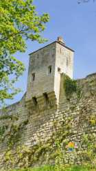 Tour Dite De Jeanne D Arc - Selon la légende Jeanne d'Arc venait ici surveiller les alentours, aucune source historique valable. Tour Dite De Jeanne D Arc