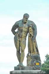 Hercule Jardins Statue
