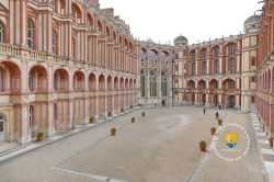 Cour Haute Interieure Chateau