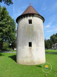 Tour Chateau Tour Chateau