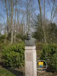 Georges Melies Parc Orly Portrait Buste Parc Georges Melies Parc Orly Portrait Buste Parc