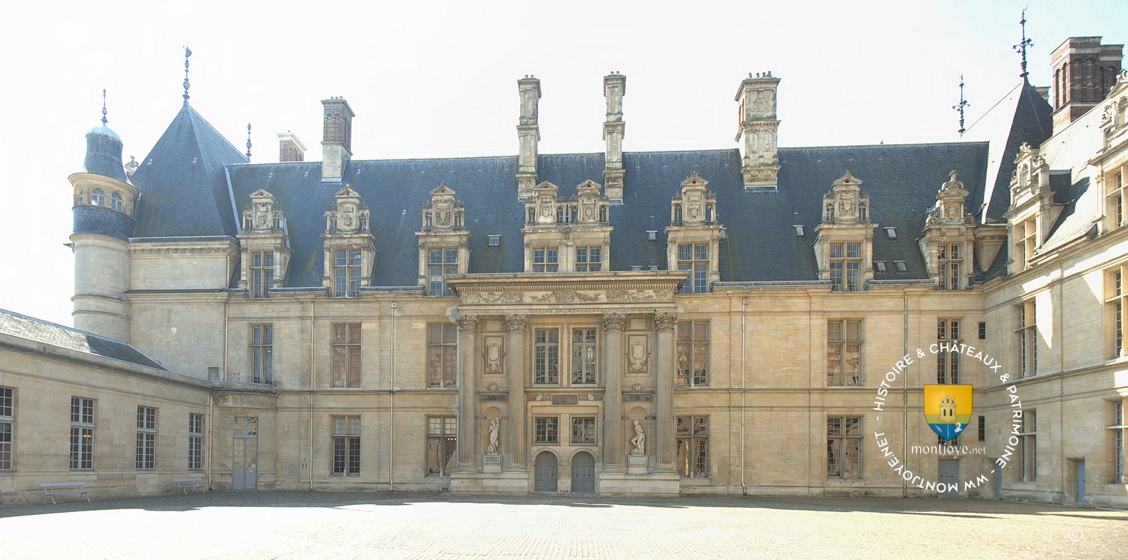 Château Écouen, cour intérieure, château de la Renaissance