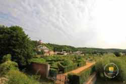 Vu sur les jardins de la Roche Guyon Jardins Medieval Val Doise Visite Chateau