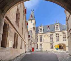 Hotel De Sens Cour Interieure Galerie