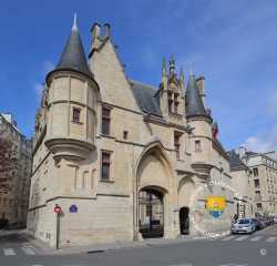 Hotel De Sens