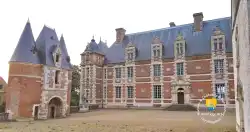 Cours Interieure Entree Chateau Chambray Normandie