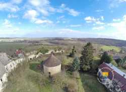 Basse Cour Chateau Sur Epte