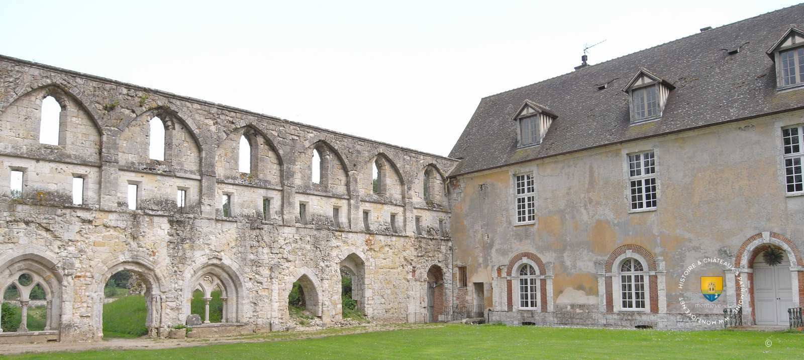 Abbaye de Mortemer est la première Abbaye Cistercienne de Normandie