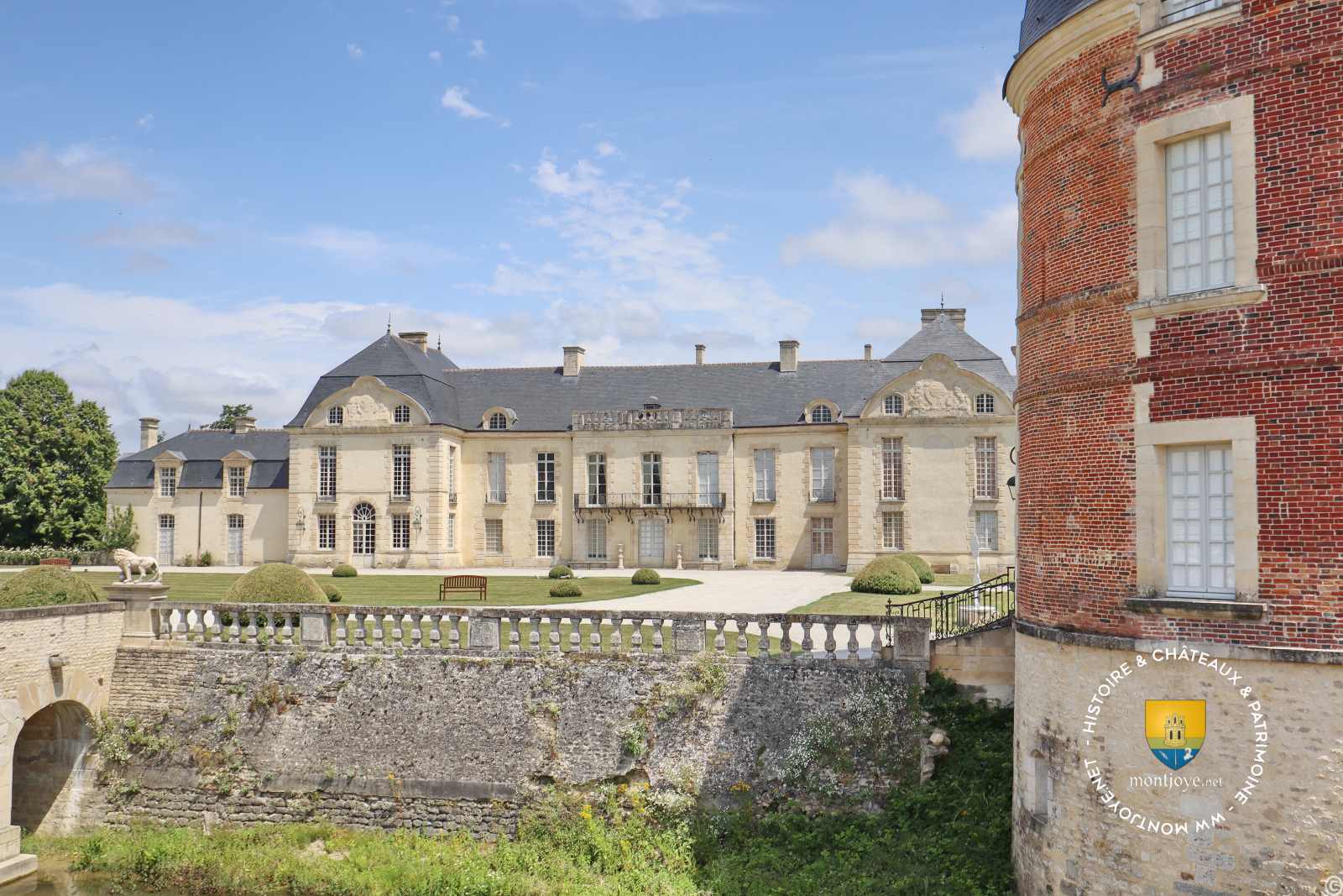 Tour Saint Pierre et Château de Médavy
