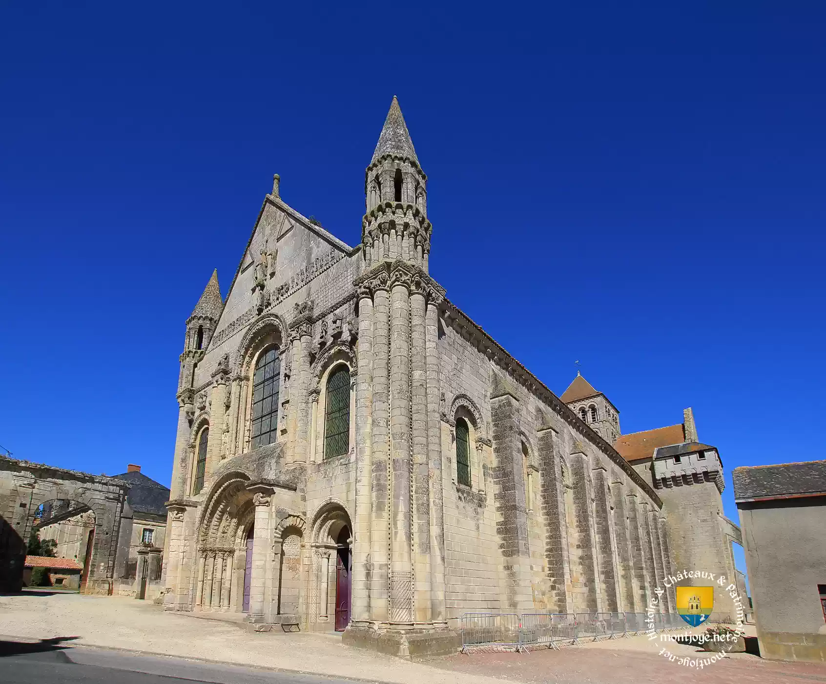 Saint Jouin de Marnes Eglise