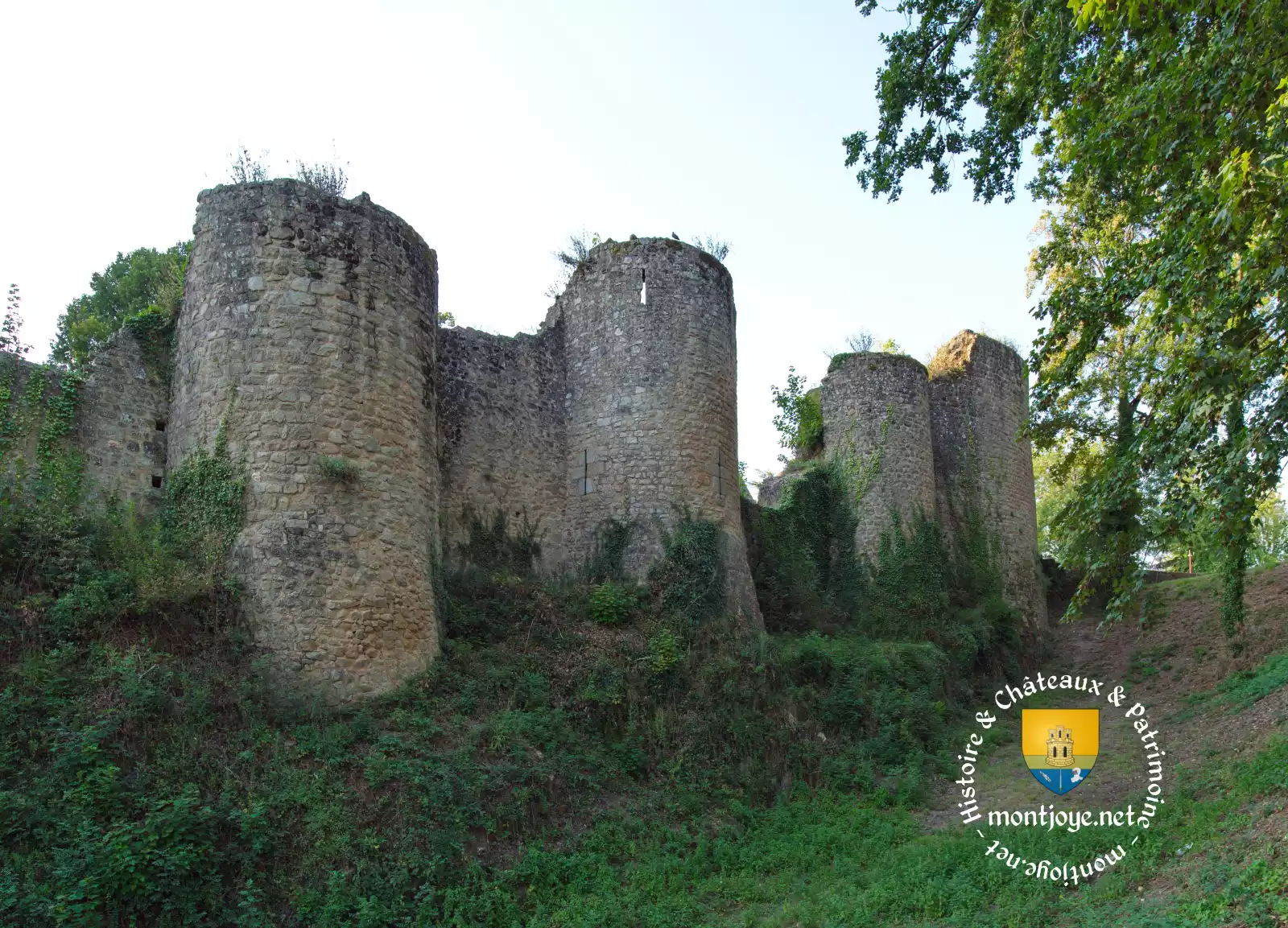 tours chateau de bressuire enceinte medievale