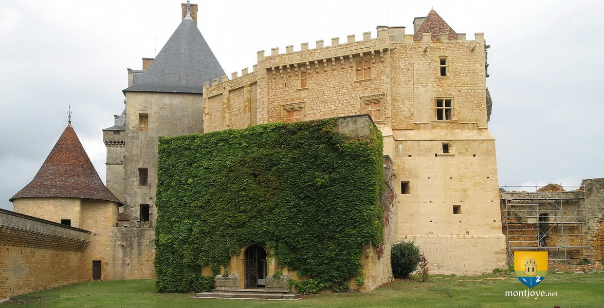 façade château de Biron