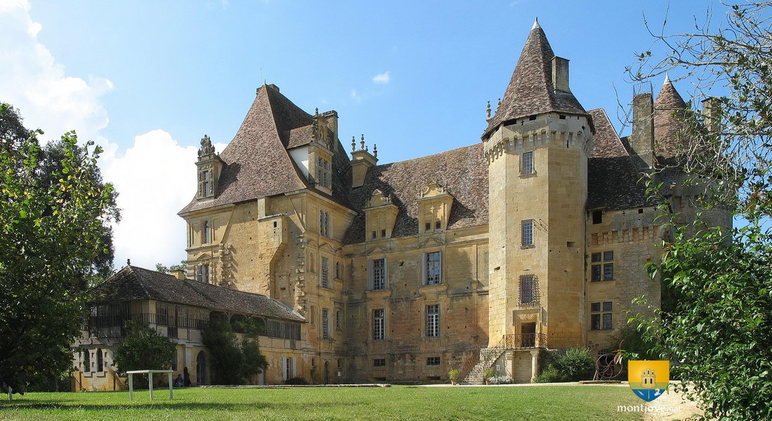 château de Lanquais est un château du « Périgord pourpre »