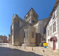 Lusignan Eglise Romane Lusignan Eglise Romane