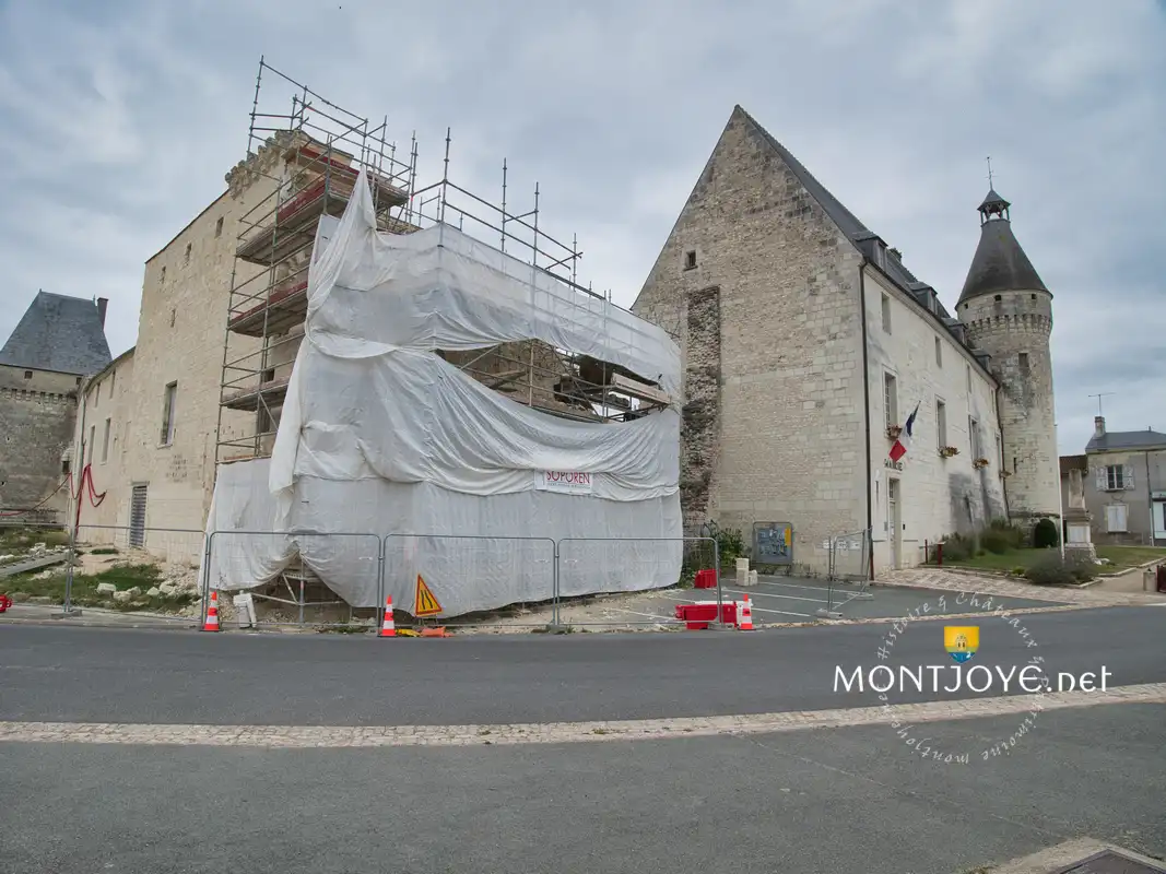 restauratio chateau Monts sur Guesnes