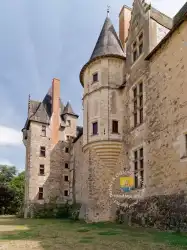 Tour Chateau De Bauge