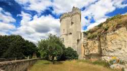 Donjon et Château de Trèves Donjon Treves Chateau Medieval XVe