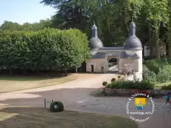 Entree Chateau De Courtanvaux