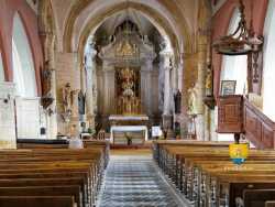 Nef de l' Église Saint-Étienne de Saint-Urbain Maconcourt - le choeur étant la partie la plus ancienne, exceptée les décorations du XVIIIe. Nef Eglise Saint Urbain Maconcourt