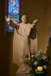 Jean Paul II Statue