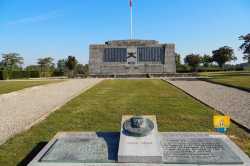 AMX 13 90 F 1 Monument Aux Morts Chars De Combats