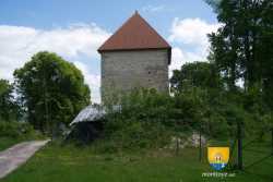 donjon vu de la basse-cour, les restes sont de l'entrée vers la Donjon Et Dragon