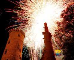 Feu Artifice 14 Juillet Chateau Mehun Yevre