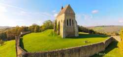 Château et Chapelle de Vauguillain, Saint-Julien-du-Sault. Chateau Chapelle Vauguillain Saint Julien Sault Drone