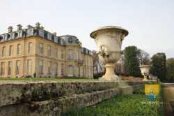 Chateau Champs Sur Marne Facade Nord Terrasse Vases Tete Satyres Castle