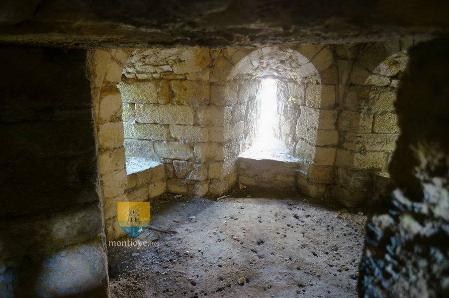 Intérieur , étage inférieur, d'une tour de la porte Saint-Jean