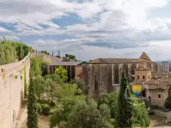 Chemin De Ronde Ville De Gerone Eglise