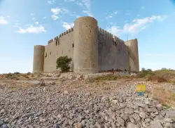 Les Tours Angle Chateau De Montgri