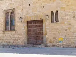 Entree Palais Peratallada