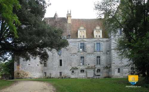 Château de Lanquais, façade Renaissance