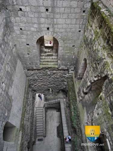 donjon vu de hauteur, intérieur, château de Loches