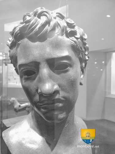 Buste de Juba II - un roi berbère de la Maurétanie né à Hippone. Fils de Juba Iᵉʳ, né vers 52 av. J.-C. et mort vers 23 ap. J.-C., à Tipaza, en Algérie.