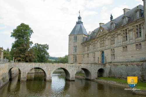 Pont , Château de Sully