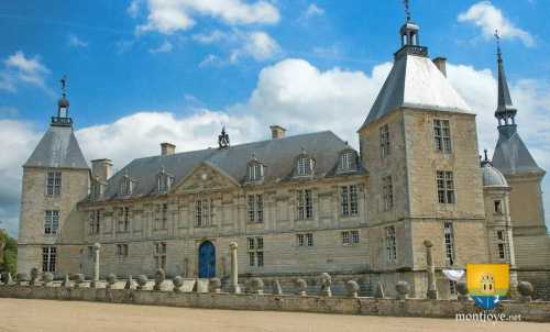 Château de Sully, balustrade du Marquis en avant plan