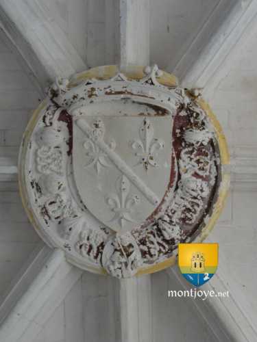 blason sur une clef de voute,  Sainte-Chapelle Champigny sur Veude