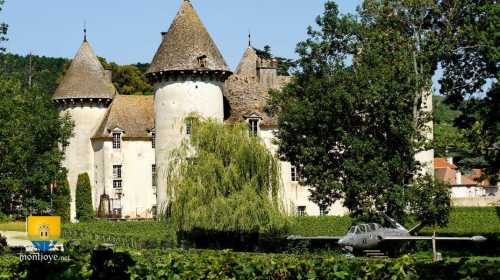 Château de Savigny lès Beaune et Fouga Magister.