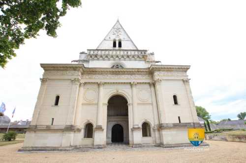 Sainte Chapelle, entrée principale, de Champigny sur Veude