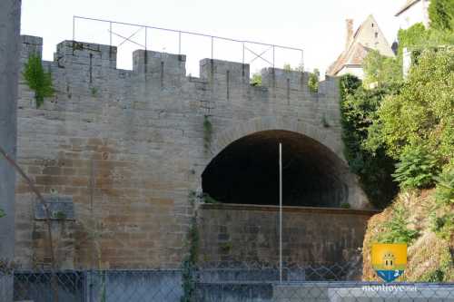 Ancien passage vers le château, moulin fortifié