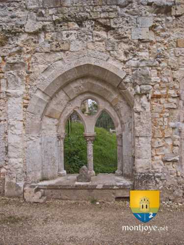 Ruine de l&#039;église abbatiale de l&#039;abbaye de Mortemer, Lisors, Eure, Normandie, France