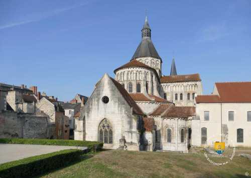 chevet de l&#039;église Notre-Dame  à la Charité-sur-Loire