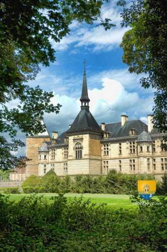 Château de Sully, cette façade fut crée par l&#039;architecte Dutoit élève de Viollet-le-Duc