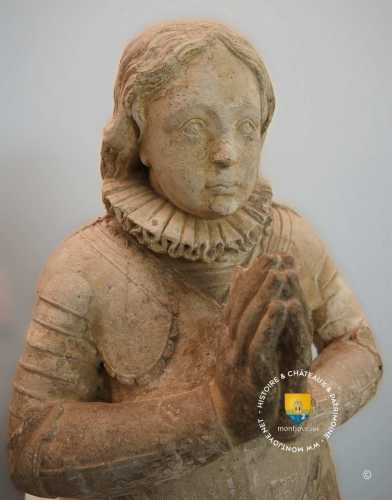 Statue priante de Jeanne d&#039;Arc, maison natale de la pucelle de Domremy, XVIIe siècle