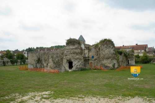 château de Beynes et église