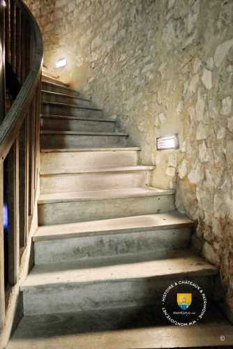 escalier en bois du donjon